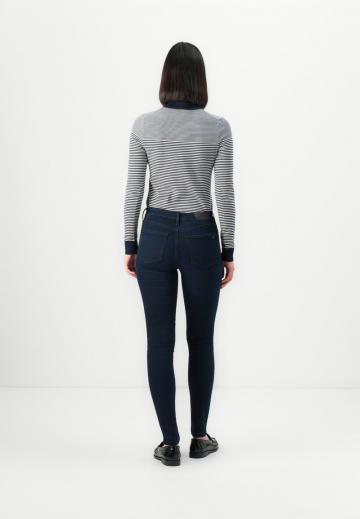 Узкие джинсы