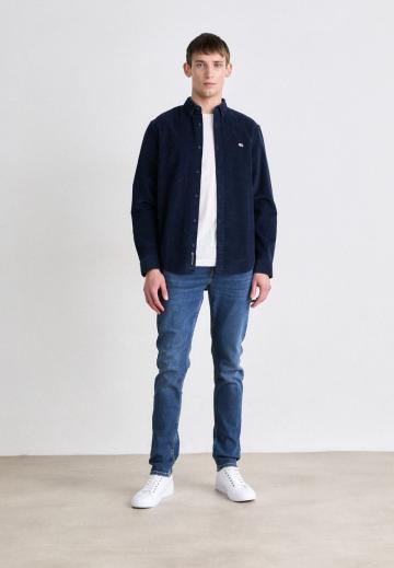 Узкие джинсы