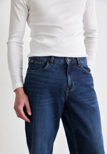 Прямые джинсы