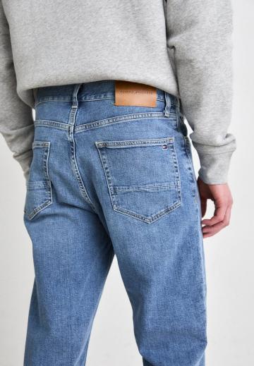 Прямые джинсы