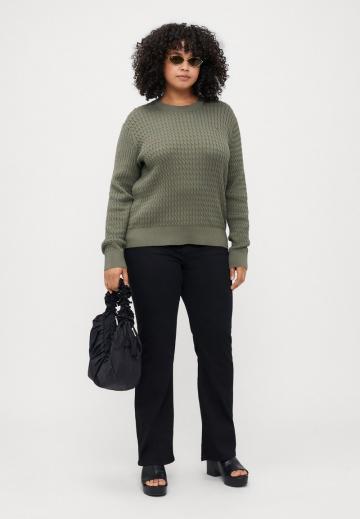 Пуловер в полоску