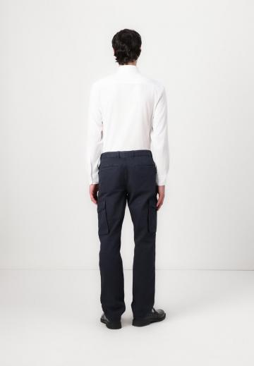 Брюки с накладными карманами