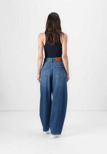 Свободные джинсы