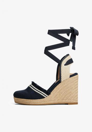 Туфли на шнуровке