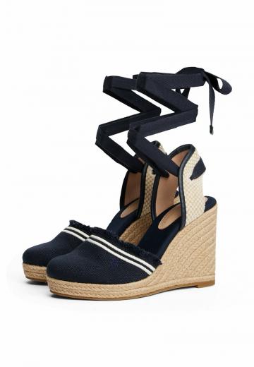 Туфли на шнуровке