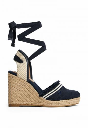 Туфли на шнуровке