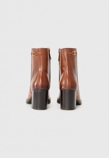 Сапожки на танкетке