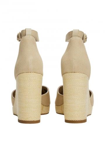 Туфли на танкетке