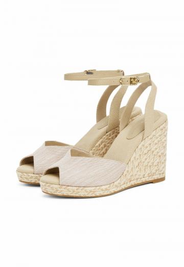 Туфли на танкетке