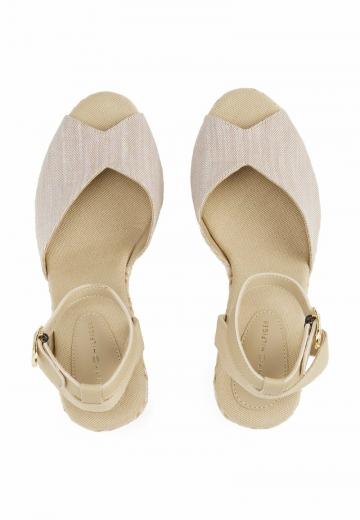 Туфли на танкетке