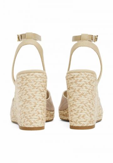 Туфли на танкетке