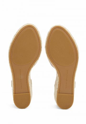 Туфли на танкетке