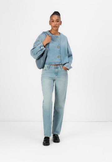 Прямые джинсы