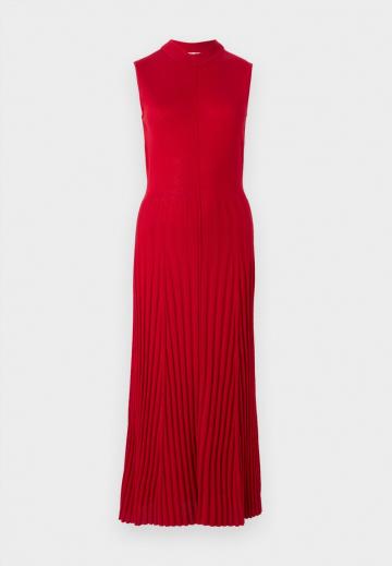 Вязаное платье