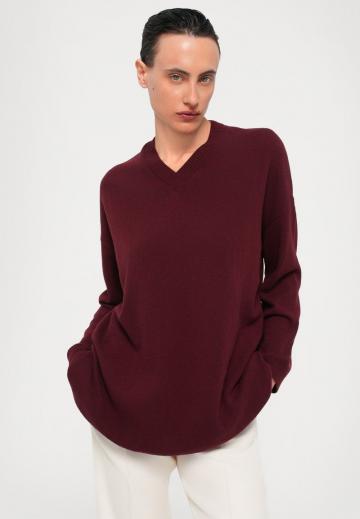 Пуловер с вырезом V