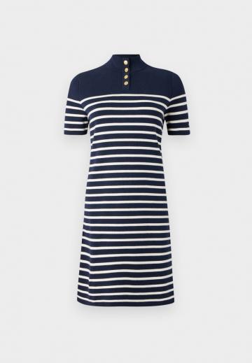 Платье футляр