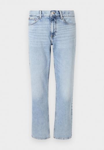 Прямые джинсы