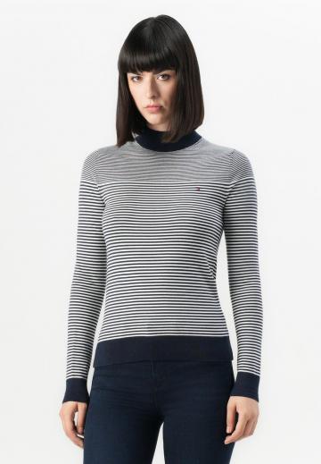 Пуловер в полоску