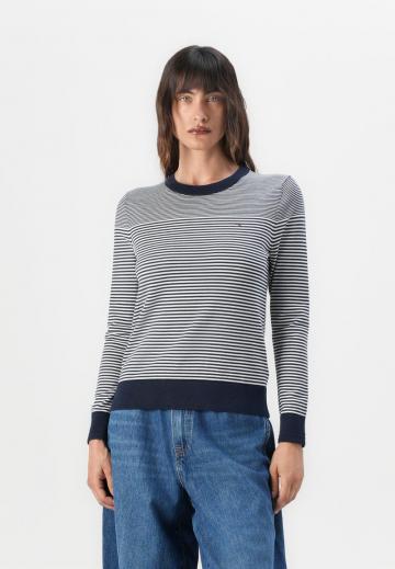 Пуловер в полоску