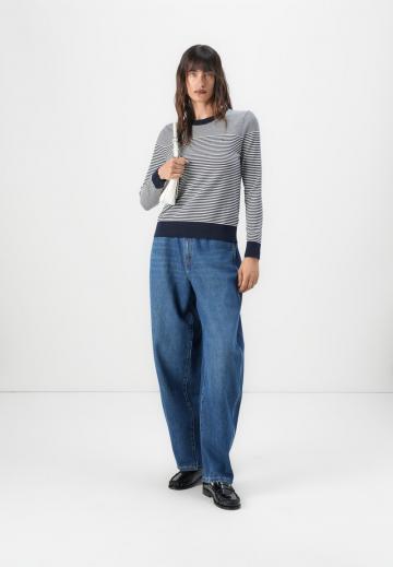 Пуловер в полоску