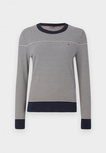 Пуловер в полоску