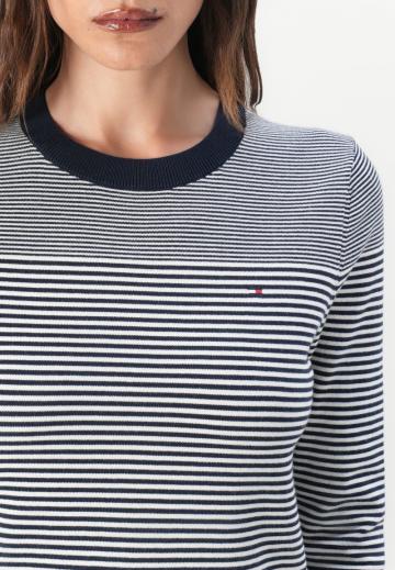 Пуловер в полоску