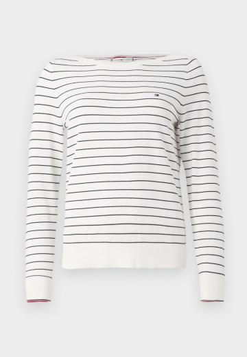 Пуловер в полоску