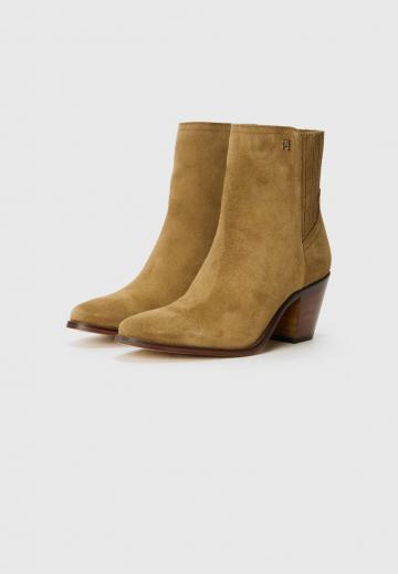 Ковбойские сапожки