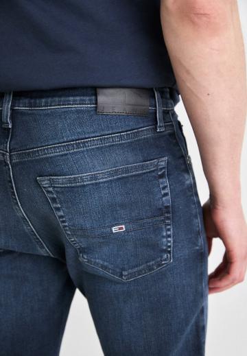 Узкие джинсы