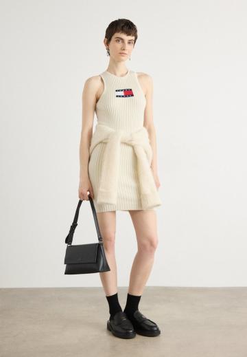 Платье футляр