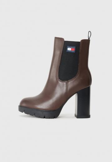 Высокие сапоги