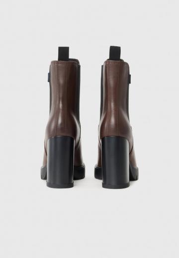 Высокие сапоги