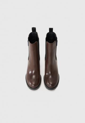 Высокие сапоги