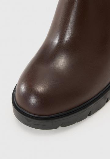 Высокие сапоги