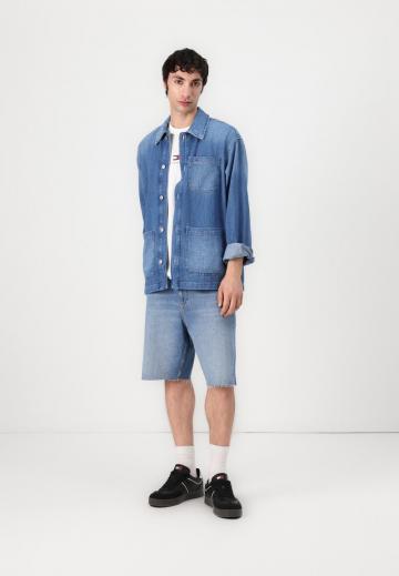 Джинсовая куртка