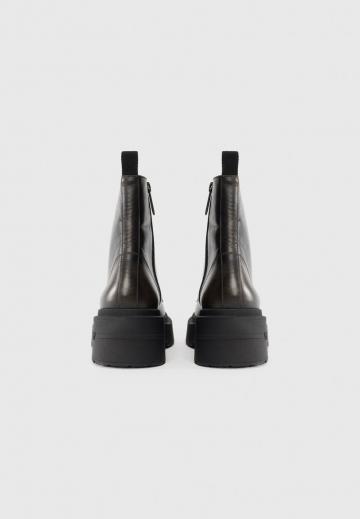 Ботинки на шнуровке