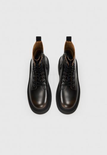 Ботинки на шнуровке