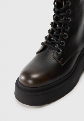 Ботинки на шнуровке