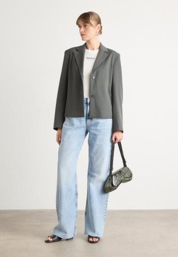 Свободные джинсы