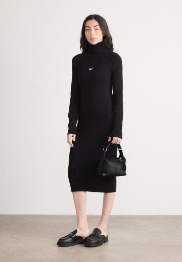 Вязаное платье