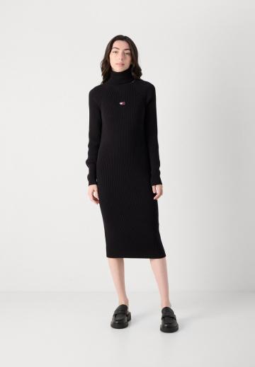 Вязаное платье