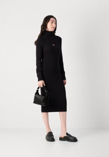 Вязаное платье