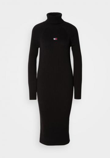 Вязаное платье