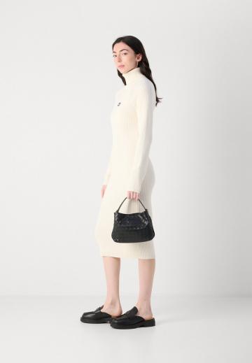 Вязаное платье