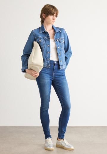 Узкие джинсы