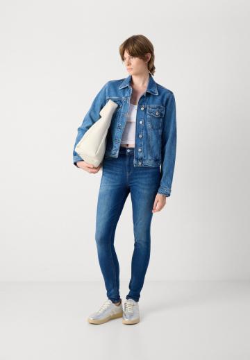 Узкие джинсы