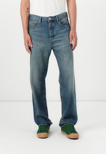 Прямые джинсы