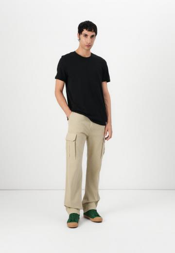 Брюки с накладными карманами