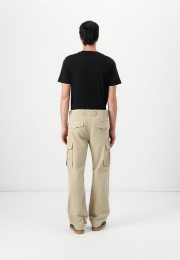 Брюки с накладными карманами