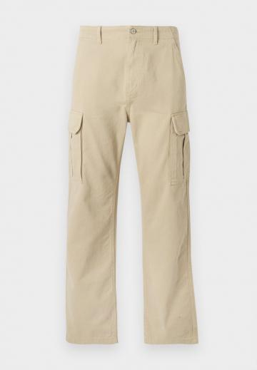 Брюки с накладными карманами